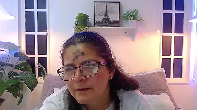 Snapshot of Linda_banks_ chatting on 02-19-26, 01:23 Linda banks online show from 02-19-26, 01:23