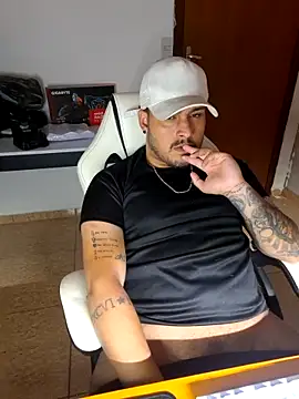 Mineirinhoot online show from 12-21-25, 03:02