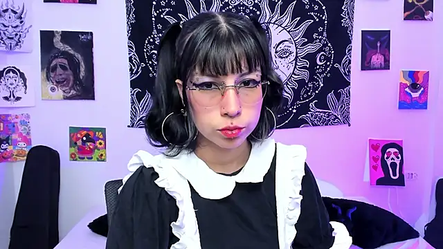 Snapshot of Rose_72 chatting on 06-11-26, 03:10 Rose 72 online show from 06-11-26, 03:10