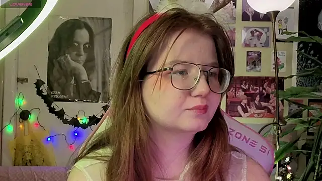 Sienna-Cow online show from 12-15-25, 05:28