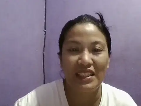 Snapshot of Uniquebeauty32 chatting on 11-04-25, 11:04 Uniquebeauty32 online show from 11-04-25, 11:04