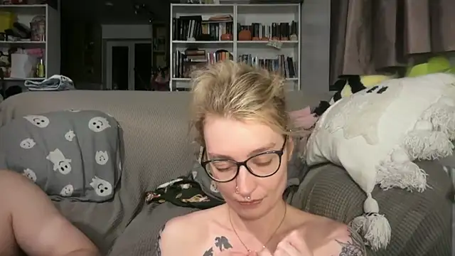Snapshot of harleyblair chatting on 05-28-26, 10:07 harleyblair online show from 05-28-26, 10:07