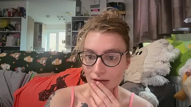 Snapshot of harleyblair chatting on 06-07-26, 06:33 harleyblair online show from 06-07-26, 06:33