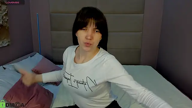 Snapshot of MalvinaDream chatting on 04-22-26, 01:19 MalvinaDream online show from 04-22-26, 01:19