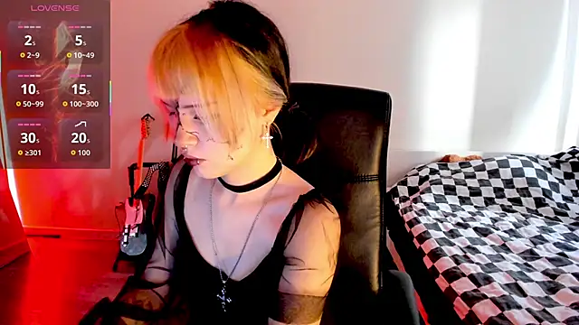 LiyaLuna online show from 10-31-25, 10:38