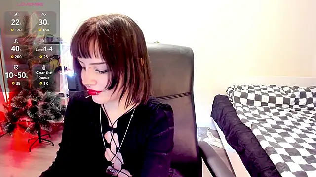 LiyaLuna online show from 12-15-25, 12:20