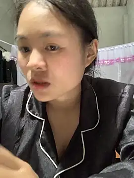 Snapshot of NhuFox chatting on 09-13-25, 01:33 NhuFox online show from 09-13-25, 01:33