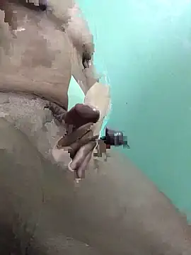 Snapshot of Huynh-duc-huy chatting on 10-15-25, 02:28 Huynh-duc-huy online show from 10-15-25, 02:28