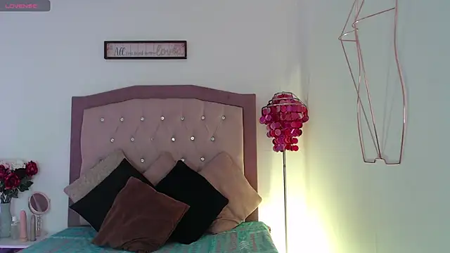 Snapshot of AmelieAndAce chatting on 09-20-25, 02:51 AmelieAndAce online show from 09-20-25, 02:51