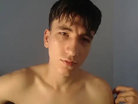 Snapshot of younewmaster chatting on 11-06-25, 04:30 younewmaster online show from 11-06-25, 04:30