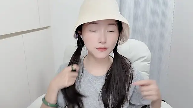 Snapshot of Rosalind_xixi chatting on 06-28-26, 12:00 Rosalind xixi online show from 06-28-26, 12:00
