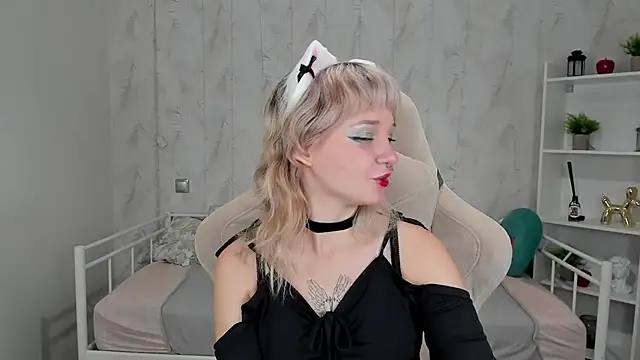 Tori Cutie online show from 10-08-25, 11:57