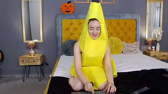 Jessica White  online show from 10-30-25, 04:58