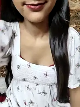 Snapshot of Indian-Aleena chatting on 10-07-25, 08:17 Indian-Aleena online show from 10-07-25, 08:17