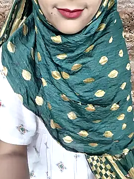 Snapshot of Indian-Aleena chatting on 12-04-25, 08:45 Indian-Aleena online show from 12-04-25, 08:45