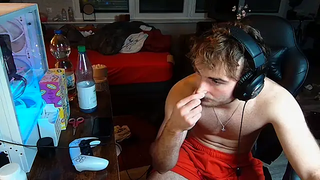 Snapshot of Rudi2007Eye chatting on 09-28-25, 07:08 Rudi2007Eye online show from 09-28-25, 07:08