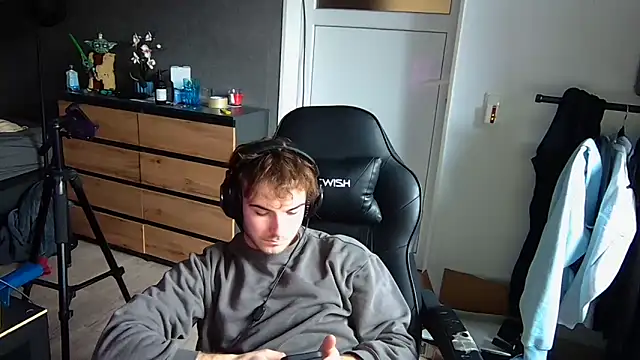 Snapshot of Rudi2007Eye chatting on 02-11-26, 02:22 Rudi2007Eye online show from 02-11-26, 02:22