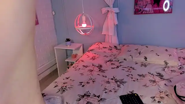 Hannahpage online show from 12-03-25, 12:36