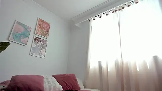 Snapshot of canelleGarces chatting on 06-04-26, 06:25 canelleGarces online show from 06-04-26, 06:25
