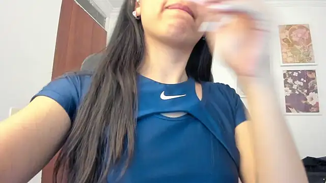 Snapshot of canelleGarces chatting on 06-07-26, 11:08 canelleGarces online show from 06-07-26, 11:08