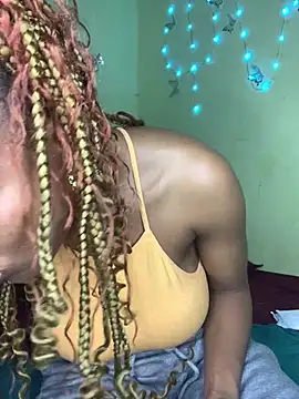 Seductive Yellow Titties online show from 05-15-26, 07:21