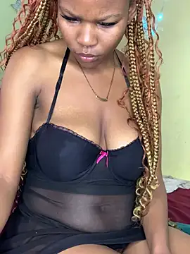 Seductive Yellow Titties online show from 05-17-26, 01:29