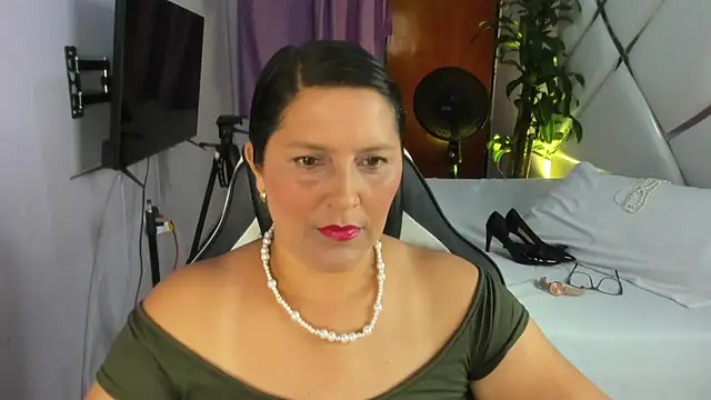 KikaDuque online show from 11-24-25, 07:24