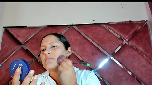 Snapshot of KikaDuque chatting on 06-18-26, 07:29 KikaDuque online show from 06-18-26, 07:29