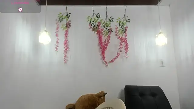 Snapshot of scarletbaker_ chatting on 05-18-26, 12:00 scarletbaker online show from 05-18-26, 12:00