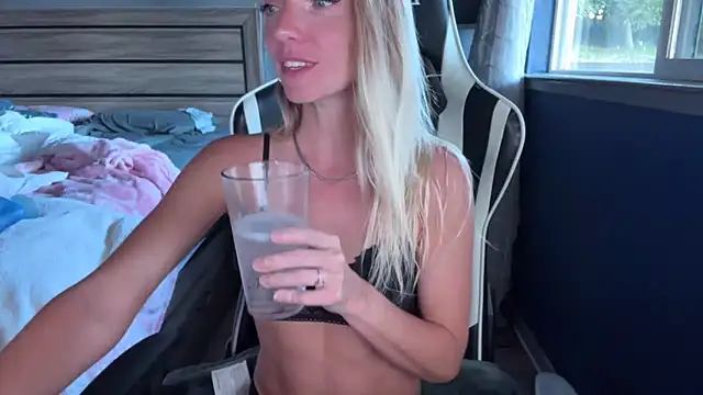 ajmiller25 online show from 05-19-26, 02:18