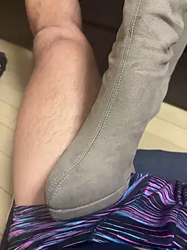 Snapshot of shell215 chatting on 01-13-26, 02:33 shell215 online show from 01-13-26, 02:33