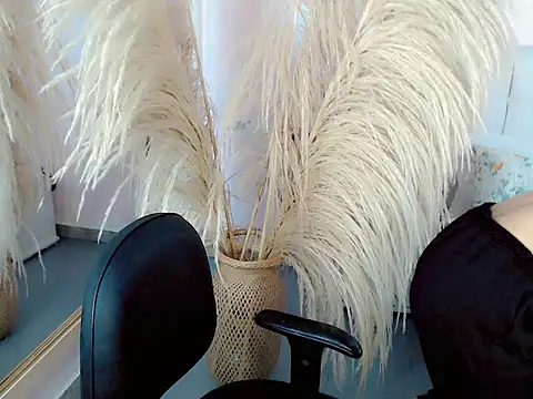 Snapshot of nathalialoes1 chatting on 10-17-25, 07:16 nathalialoes1 online show from 10-17-25, 07:16