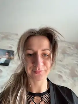 EvvaMur online show from 04-15-26, 01:56