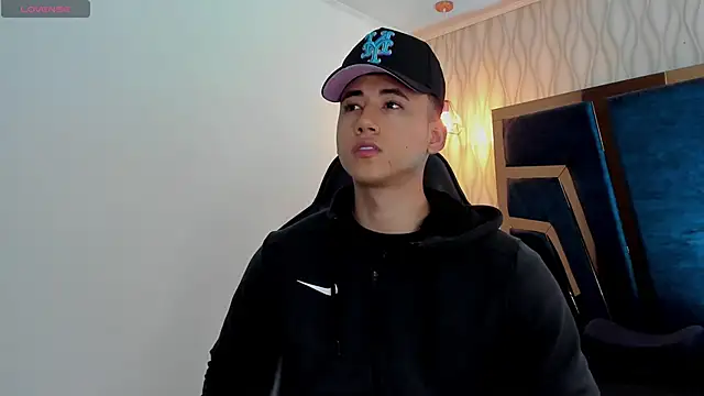 Snapshot of Draven_Marceaux chatting on 02-21-26, 11:33 Draven Marceaux online show from 02-21-26, 11:33