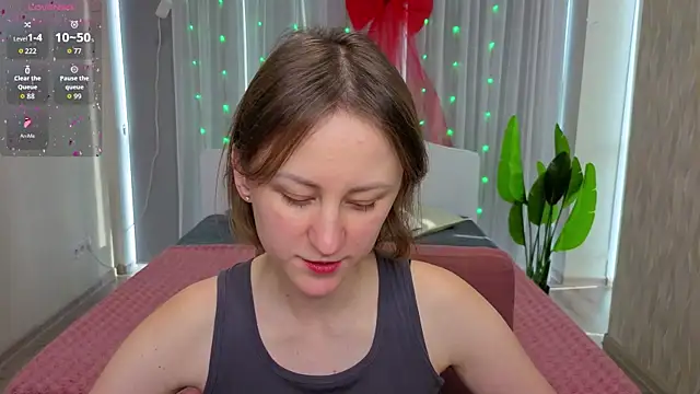 LuluChiiii online show from 12-15-25, 11:03