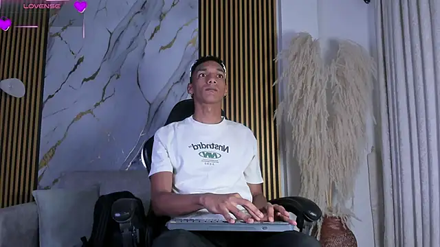 JulienSaint online show from 04-05-26, 12:13