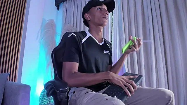 JulienSaint online show from 04-07-26, 11:54