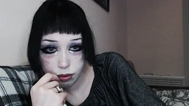 Snapshot of _LUCY_LAVE chatting on 10-27-25, 10:58 LUCY LAVE online show from 10-27-25, 10:58