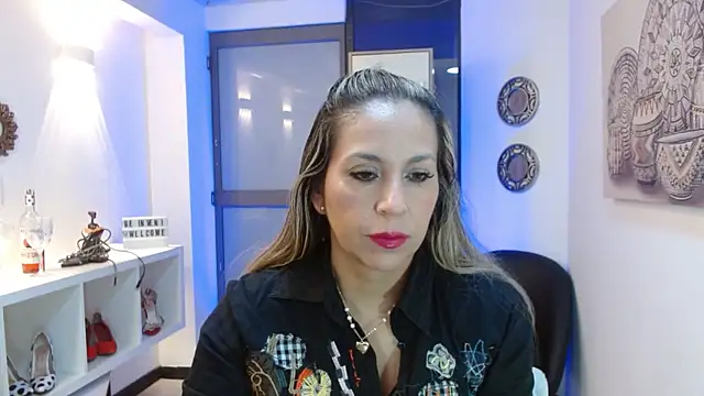Snapshot of DianaPearls chatting on 06-17-26, 10:28 DianaPearls online show from 06-17-26, 10:28