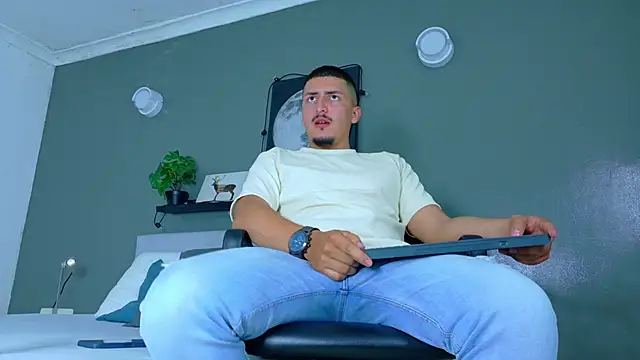 MrFox   online show from 11-18-25, 07:40