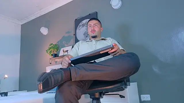 MrFox   online show from 11-21-25, 07:56