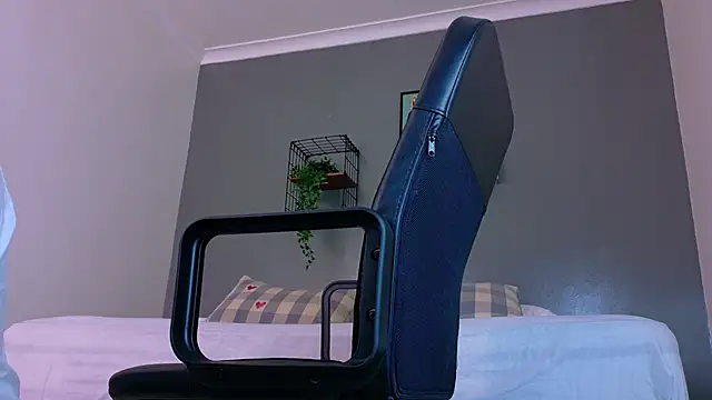 MrFox   online show from 03-28-26, 07:24