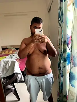 Snapshot of blrguychub chatting on 09-14-25, 05:06 blrguychub online show from 09-14-25, 05:06