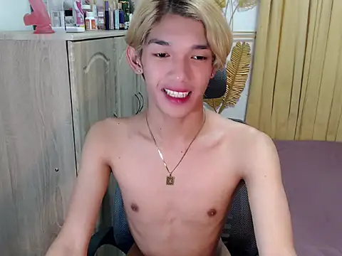 Snapshot of fuckerfriendsxx chatting on 06-16-26, 06:27 fuckerfriendsxx online show from 06-16-26, 06:27