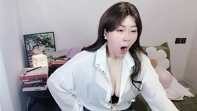 Snapshot of Emmaq996 chatting on 10-27-25, 02:15 Emmaq996 online show from 10-27-25, 02:15