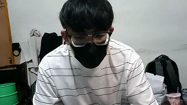 Snapshot of bigbb101011 chatting on 09-14-25, 01:32 bigbb101011 online show from 09-14-25, 01:32