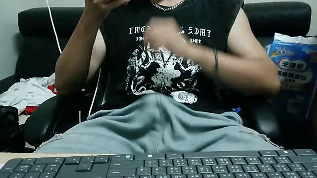 Snapshot of bigbb101011 chatting on 10-30-25, 03:24 bigbb101011 online show from 10-30-25, 03:24