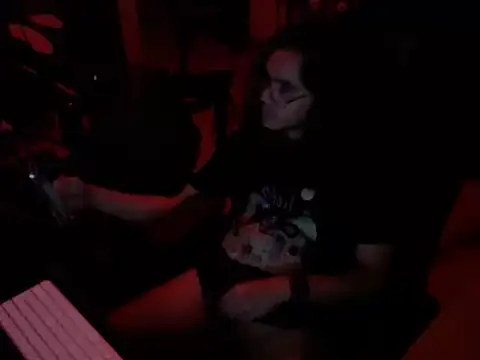 Snapshot of dorrey21 chatting on 11-12-25, 04:02 dorrey21 online show from 11-12-25, 04:02