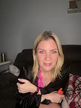 Lexi-Lux-X online show from 02-04-26, 02:06