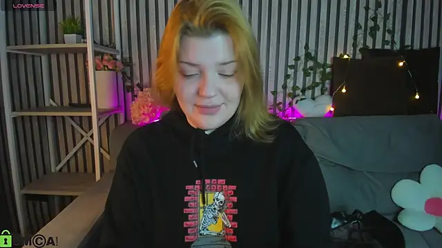 Michele Greenn online show from 03-12-26, 01:01